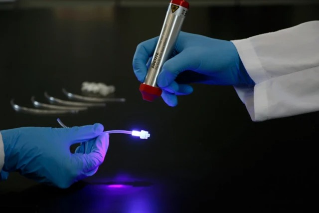 Adesivi a polimerizzazione UV Loctite