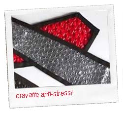 Cravatta creativa antistress con le bobine a bolle